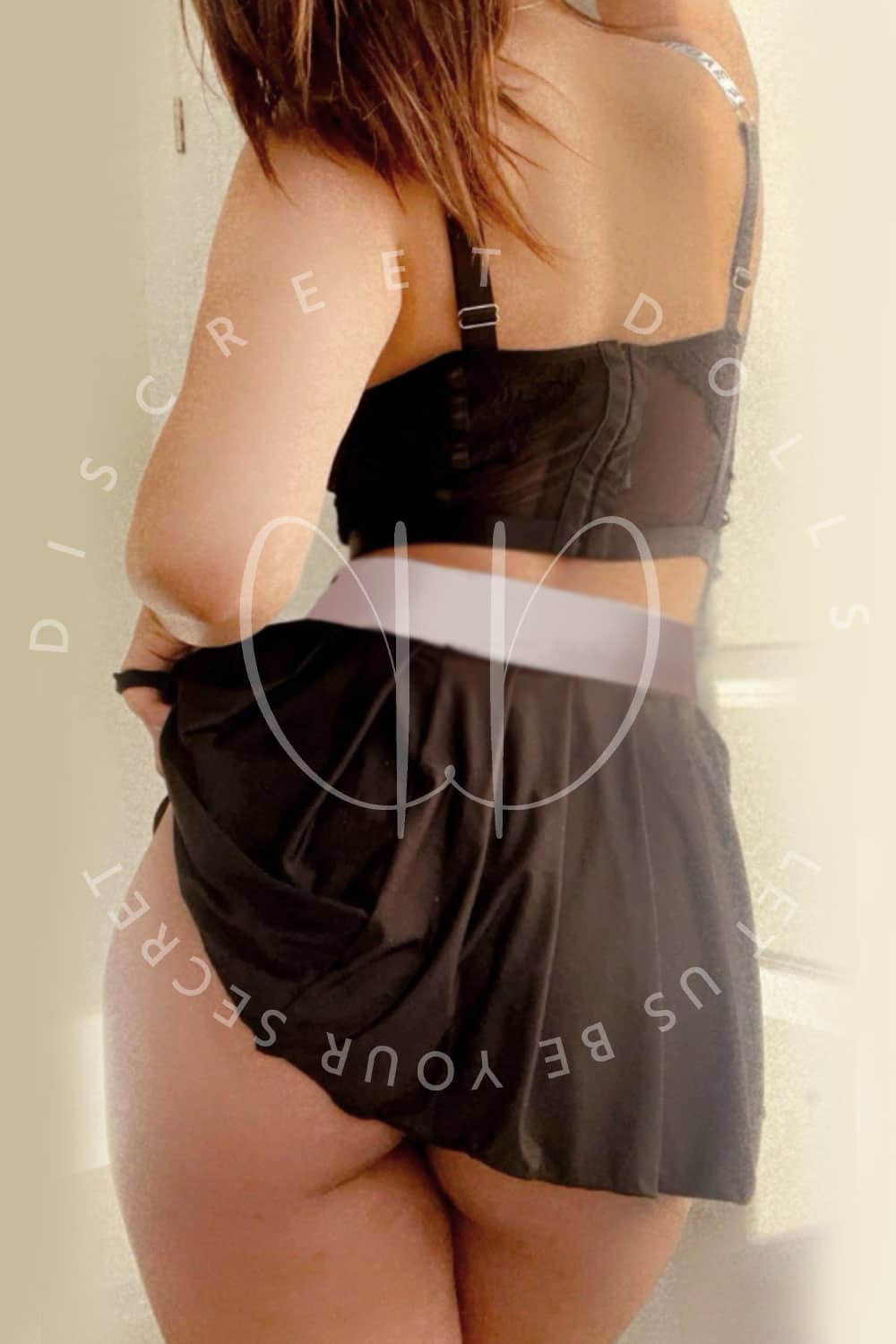 Savi-Brunette-Oakville - Escort Companion